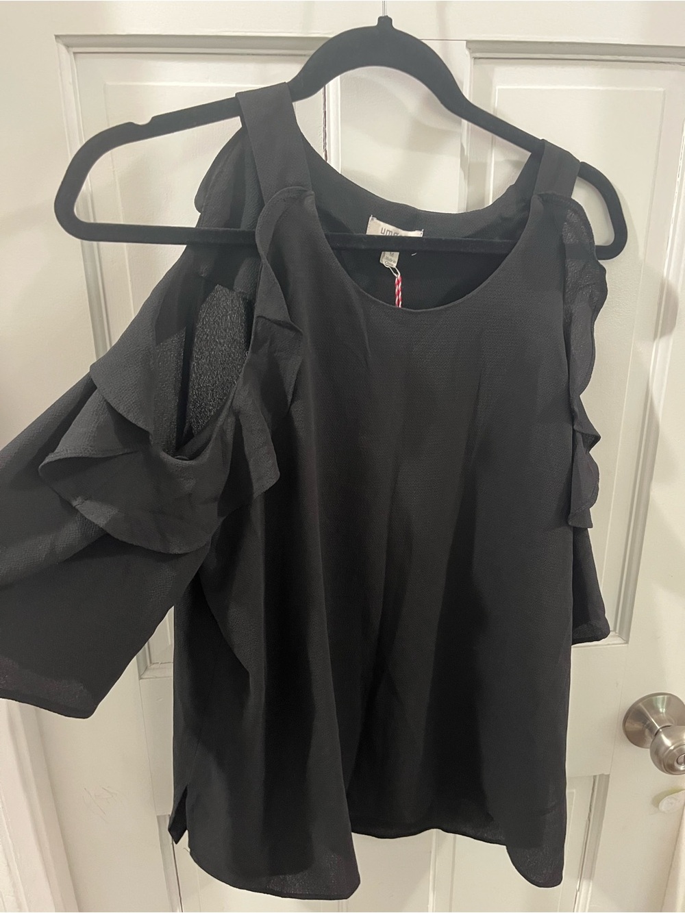 Umgee Black Cold Shoulder Top Size Medium - Picture 2 of 3